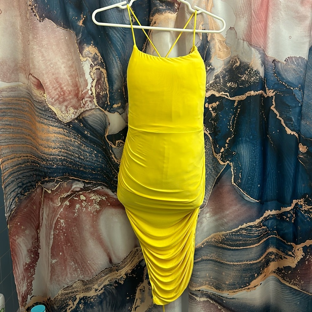 Bodycon backless yellow dress with side slit